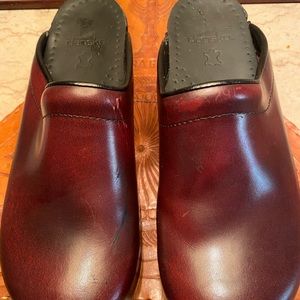 Dansko women clogs
